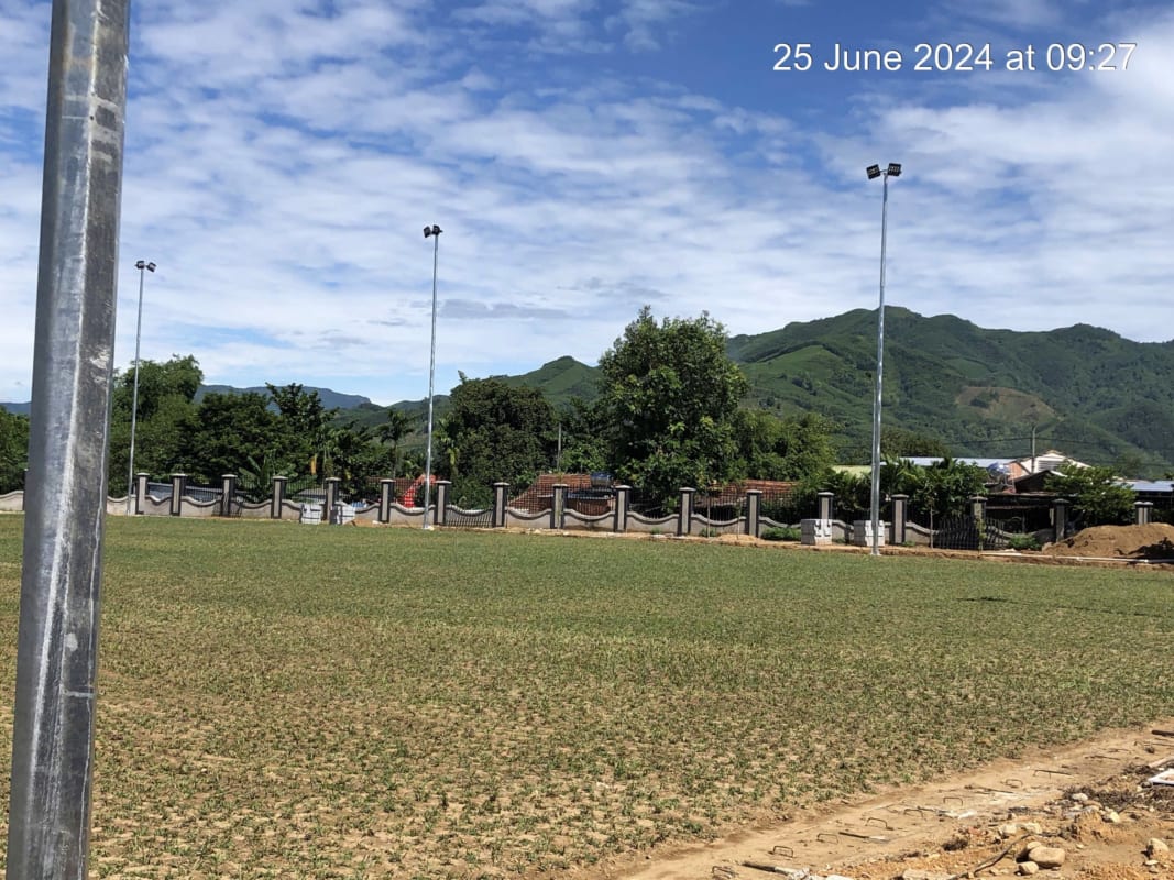 Trồng cây xanh và thảm cỏ sân bóng tại Sân vận động huyện Ba Tơ 